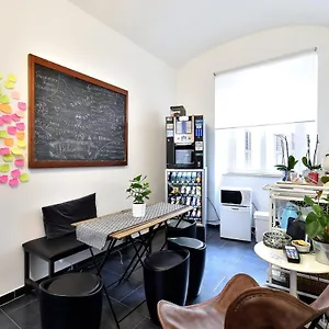 https://romantica-rooms-rome.it-romehotels.com
